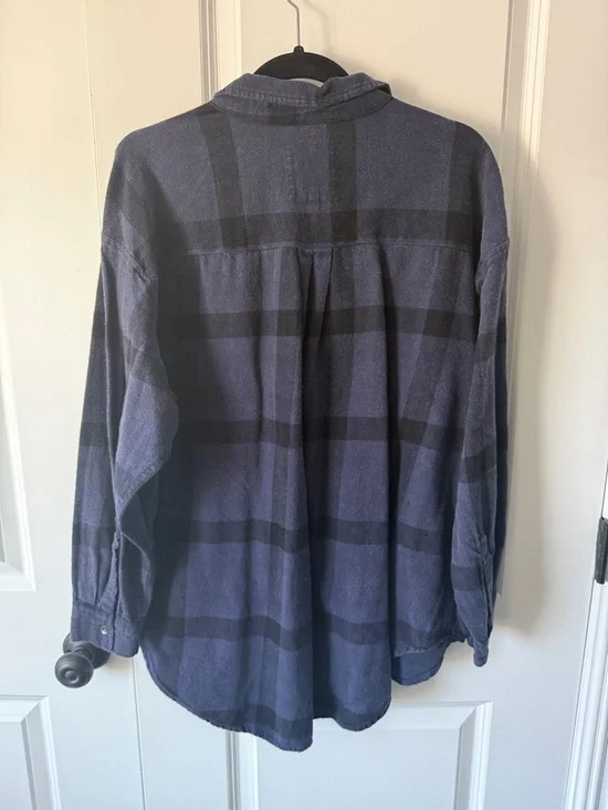 aerie Women's Navy and Black Plaid Button-Down Shirt - Picture 4 of 5